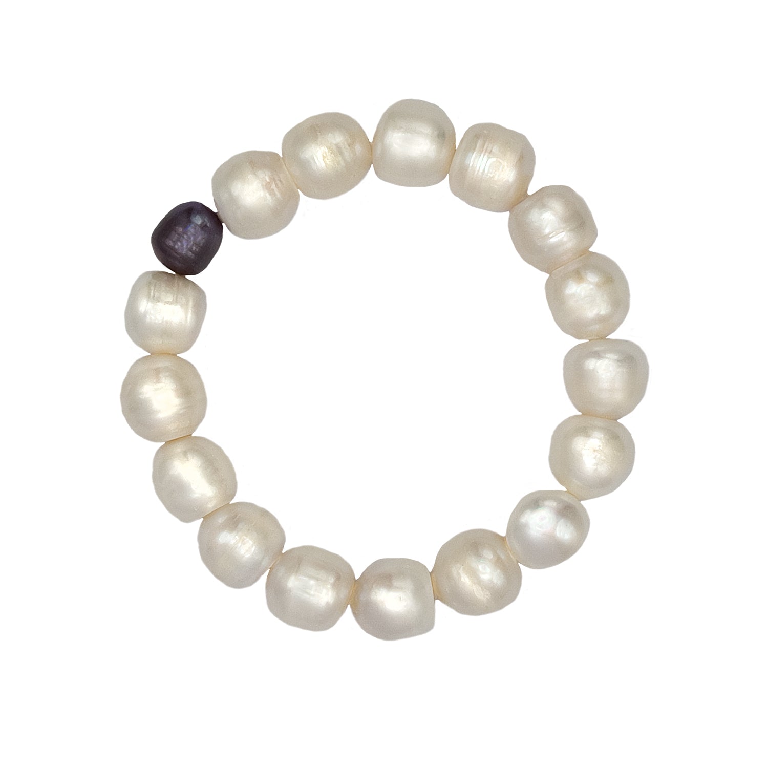 White freshwater pearl bracelet with one dark coloured pearl