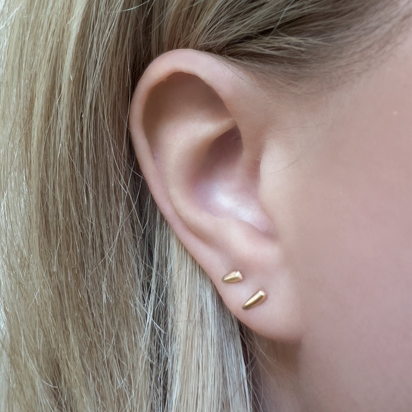 9ct gold stud earrings