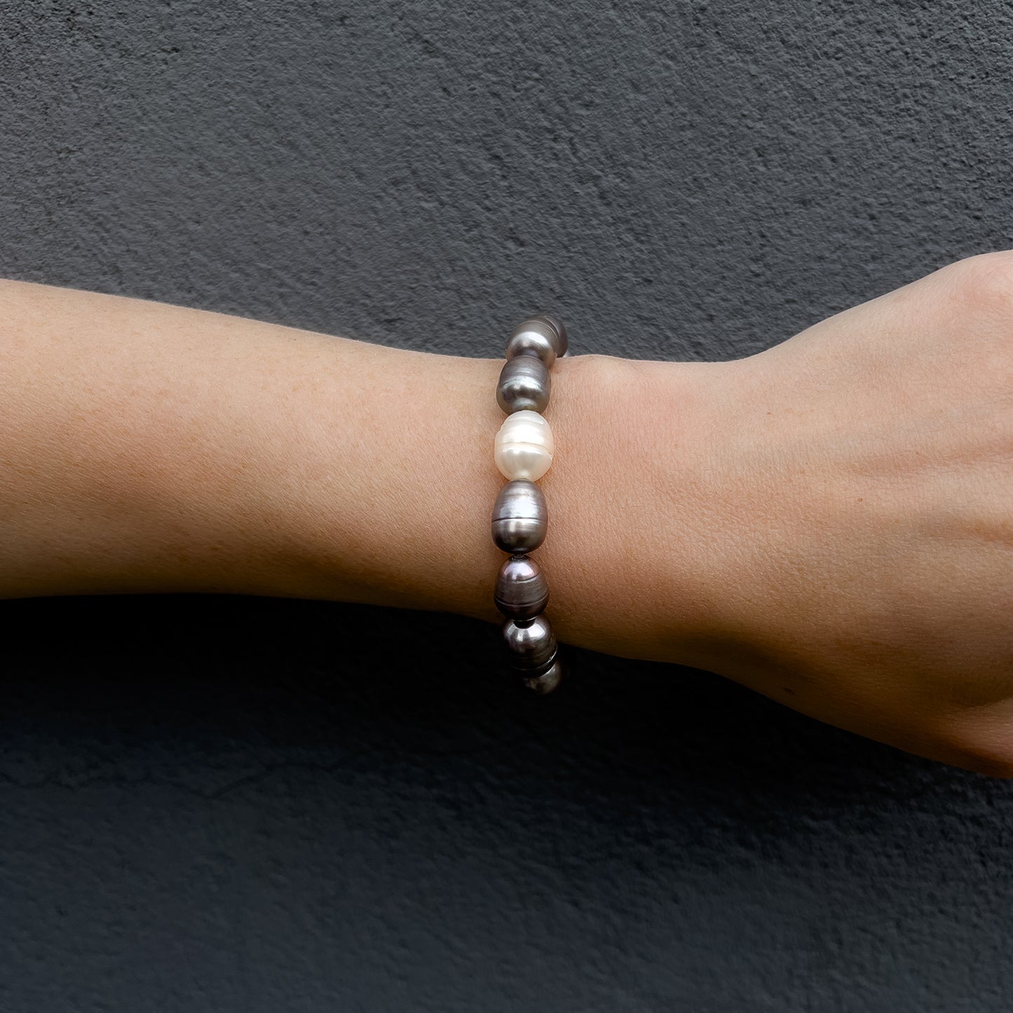 large grey freshwater pearl bracelet